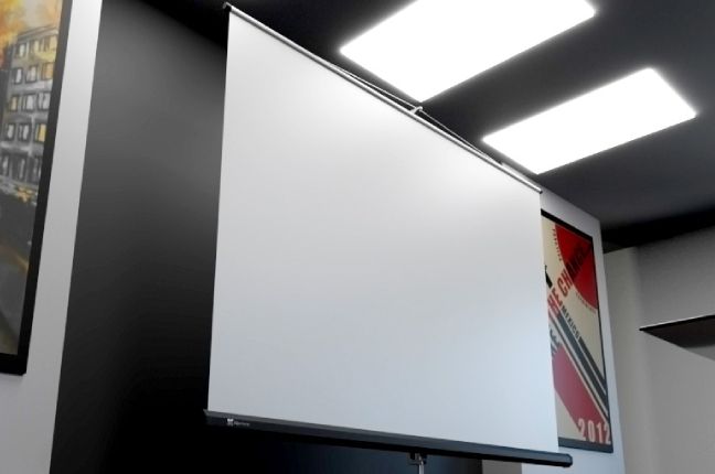 Klip Xtreme KPS-113 | Pantalla de proyección con trípode 92"