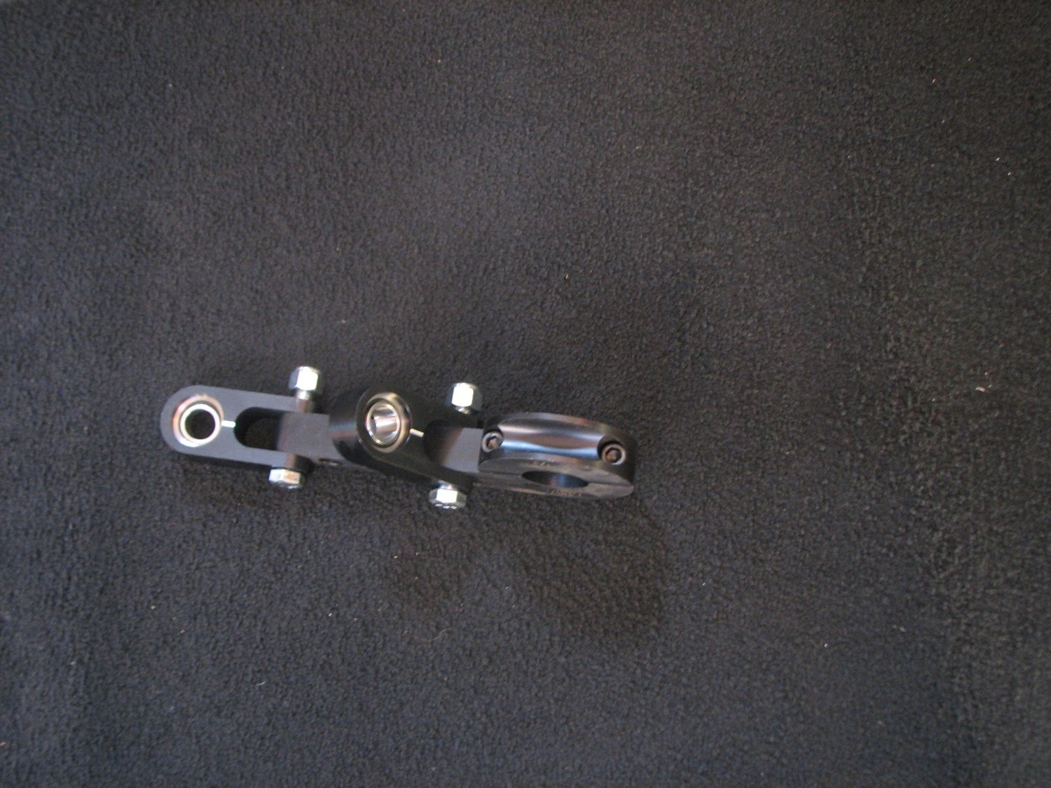 Rigid steering mount