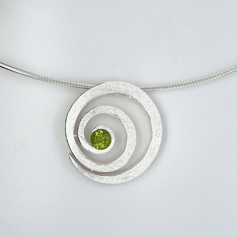 Collier / Anhänger mit Halsreif Collier / Anhänger mit Halsreif