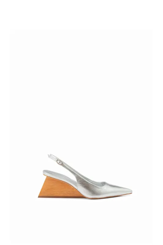 Nowa Pointed-Toe Pump