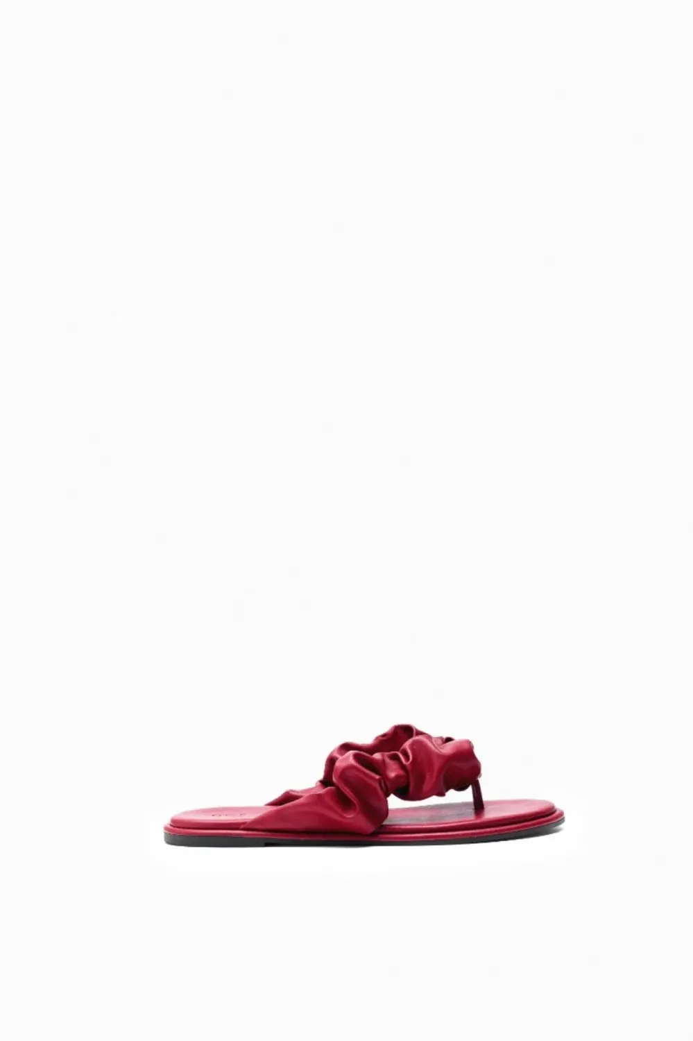 Capri Flat Sandal | Cherry