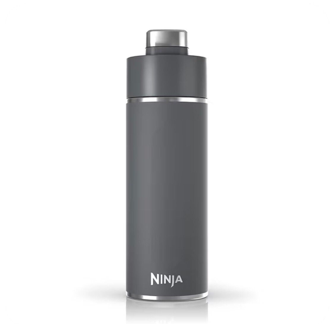 Ninja Thirsti™ Botella de viaje de 24 oz, Gris Carbón