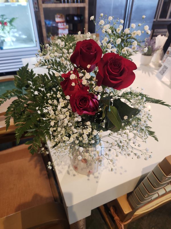 4pk roses for that special someone