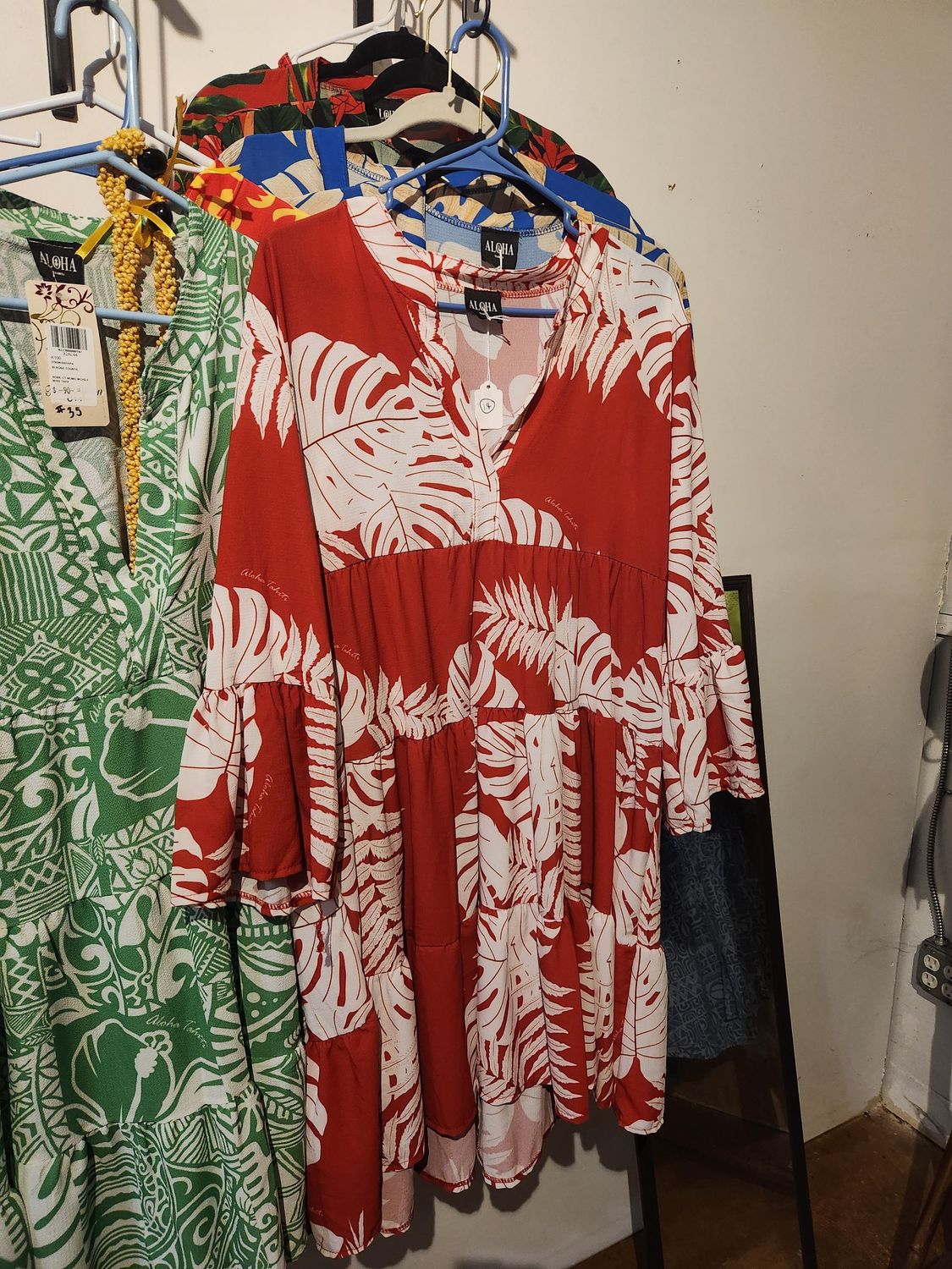 Aloha Tahiti white and red