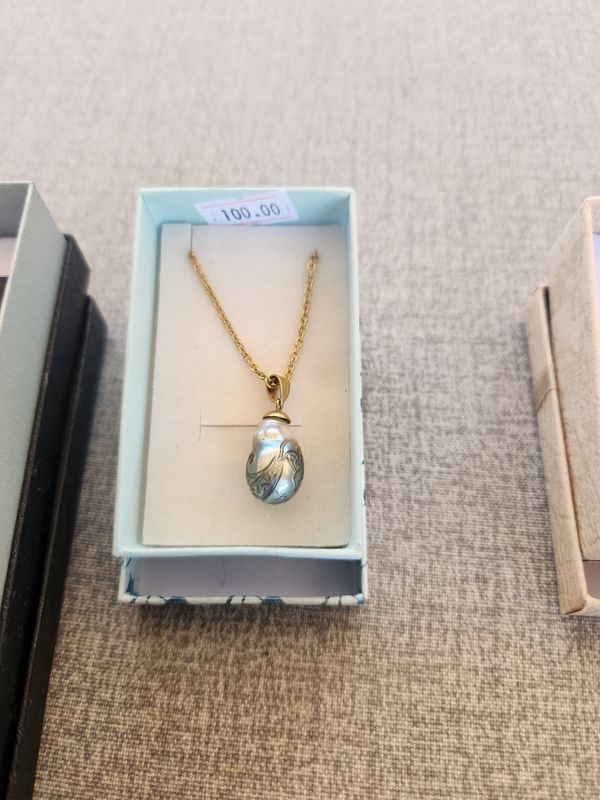 Tahitian pearl necklace