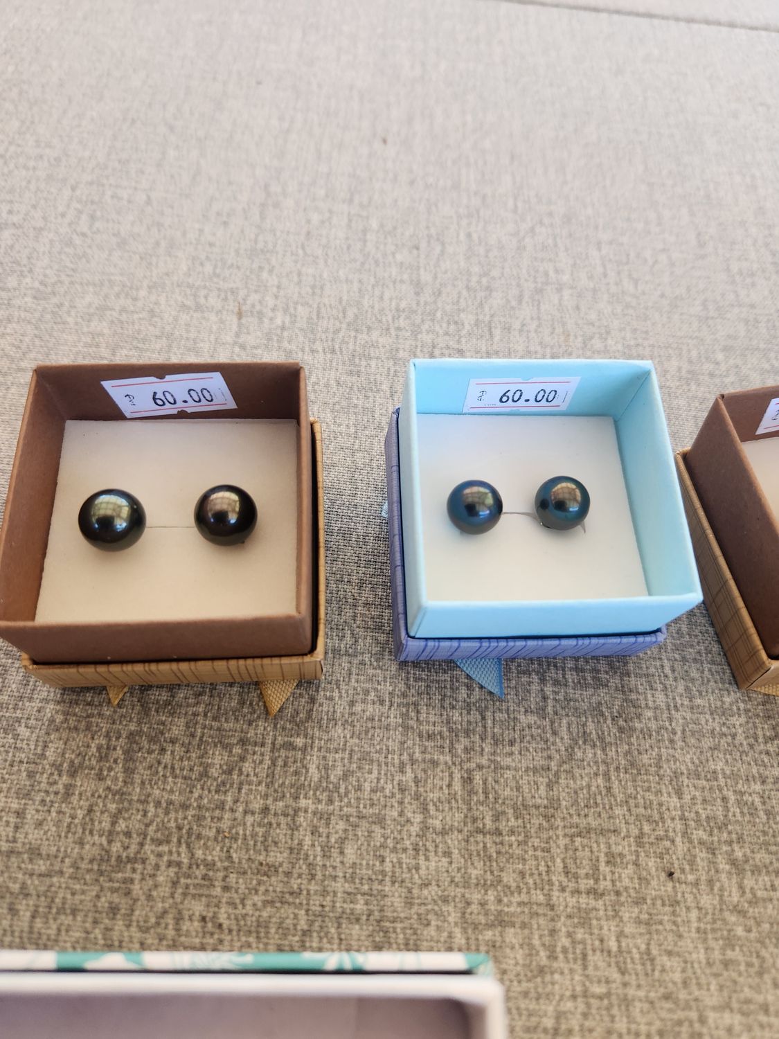 Tahitian Studs