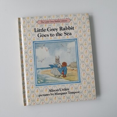 Little Grey Rabbit Goes to the Sea 1987 - Little Grey Rabbit, beach