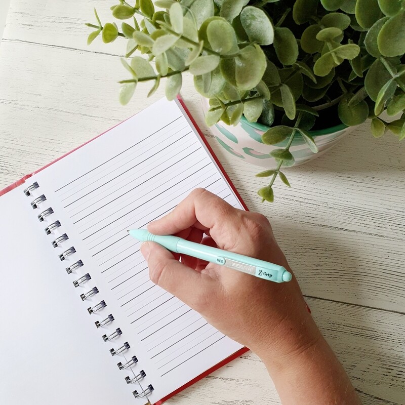 Handwriting Practice Book / Lined paper / Calligraphy