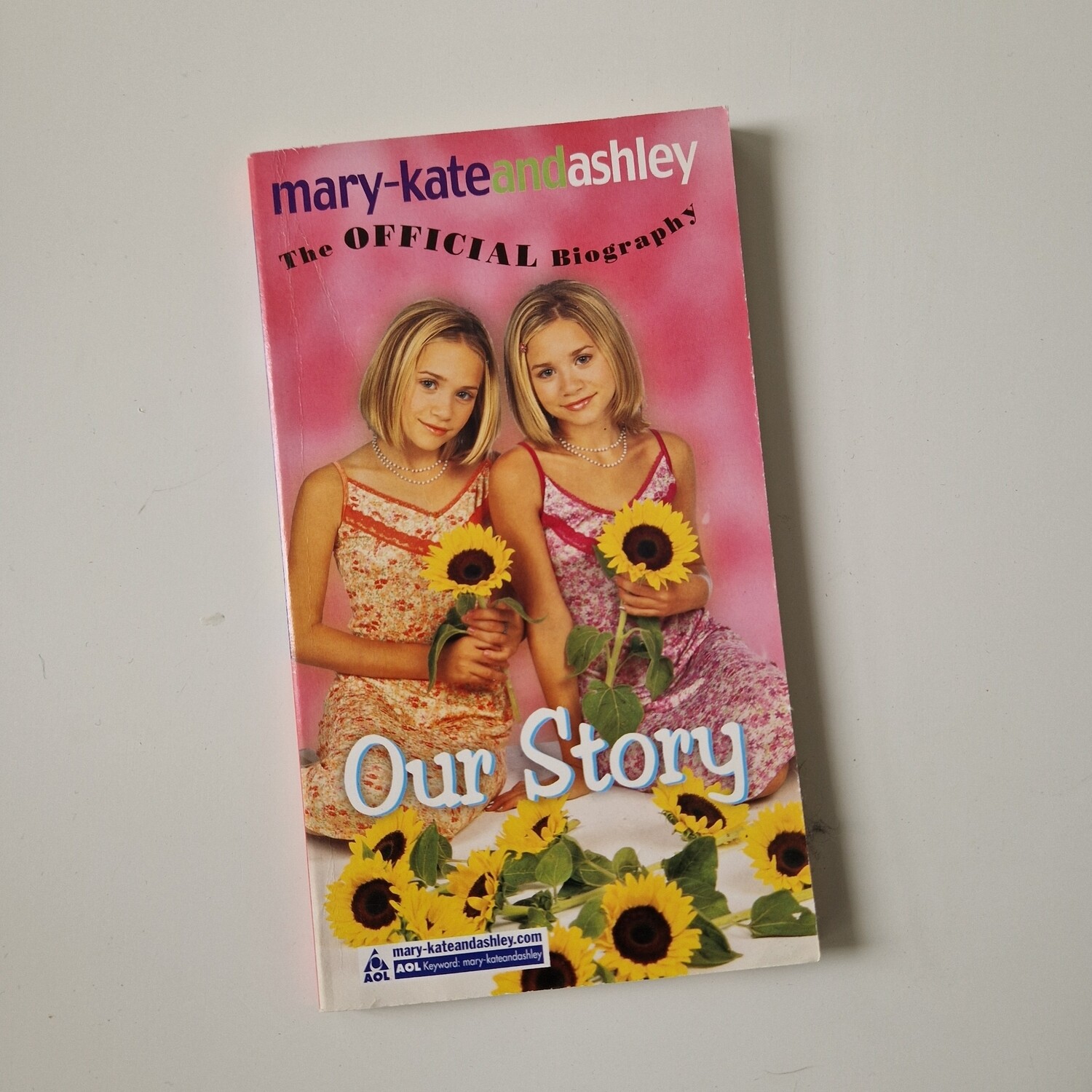 Mary-Kate and Ashley - Our Story 2002,Notebook - made from a paperback book