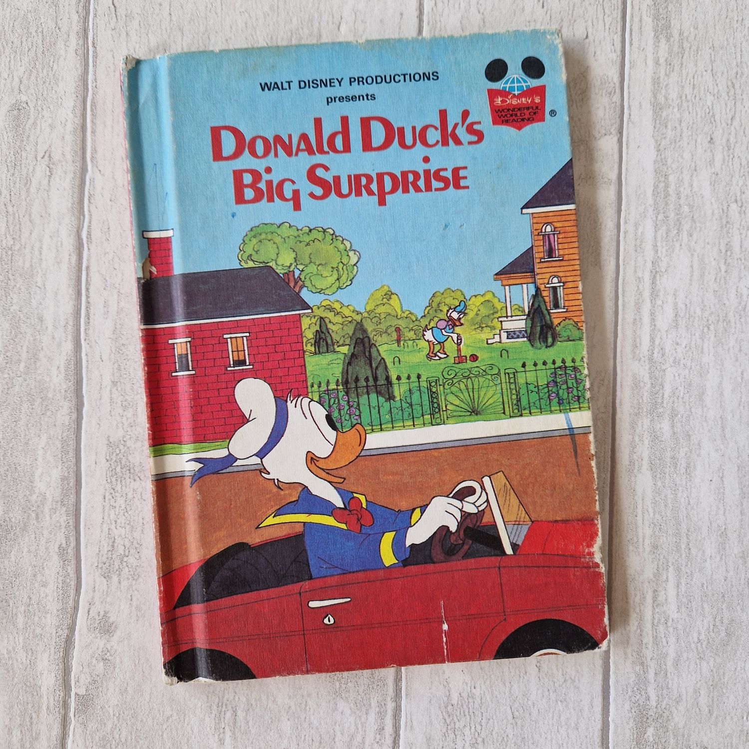Donald Duck&#39;s Big Surprise Notebook