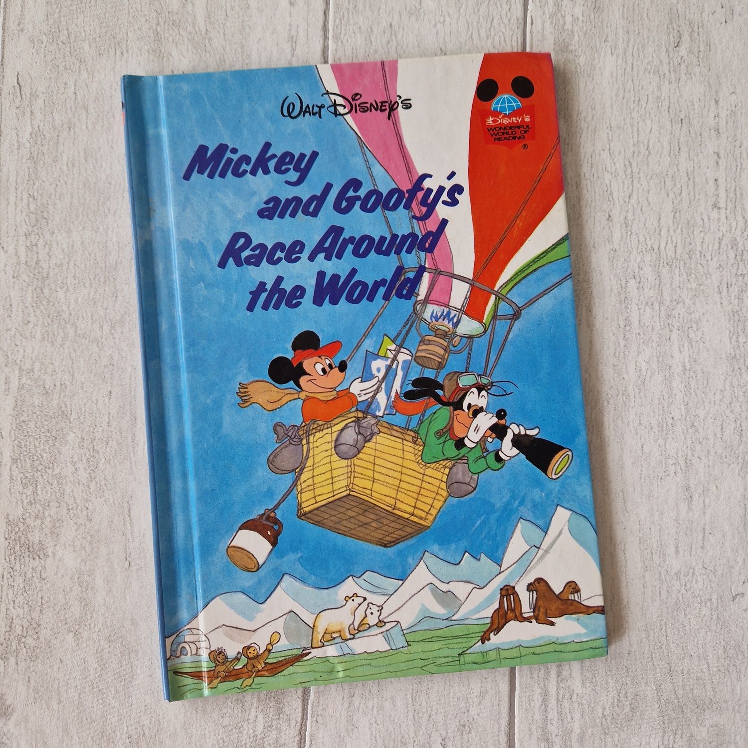 Mickey Mouse  and Goofy&#39;s Race Around the World Notebook