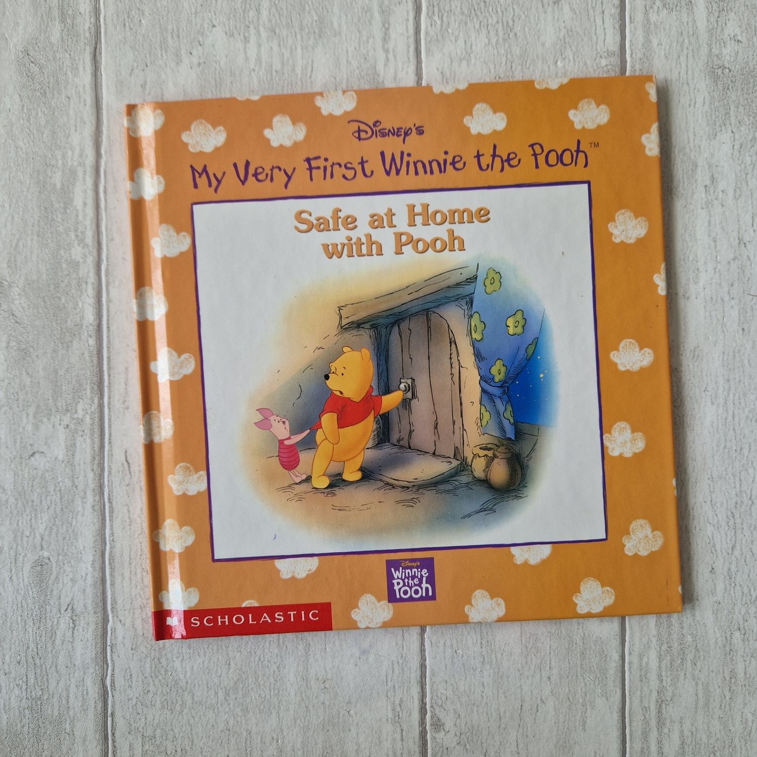 Winnie the Pooh - Safe at Home With Pooh - No original Book Pages