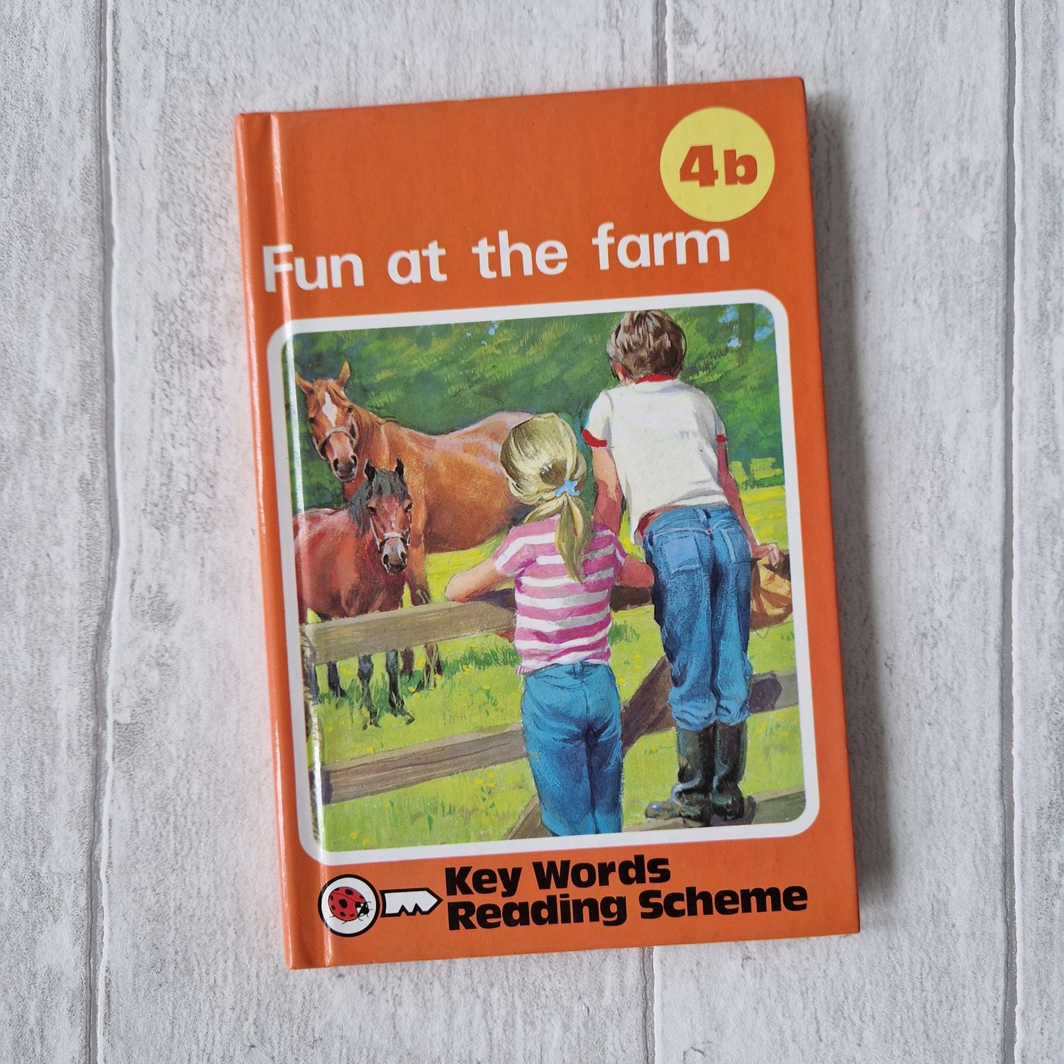 Fun at the Farm 4b Ladybird Book - Peter and Jane