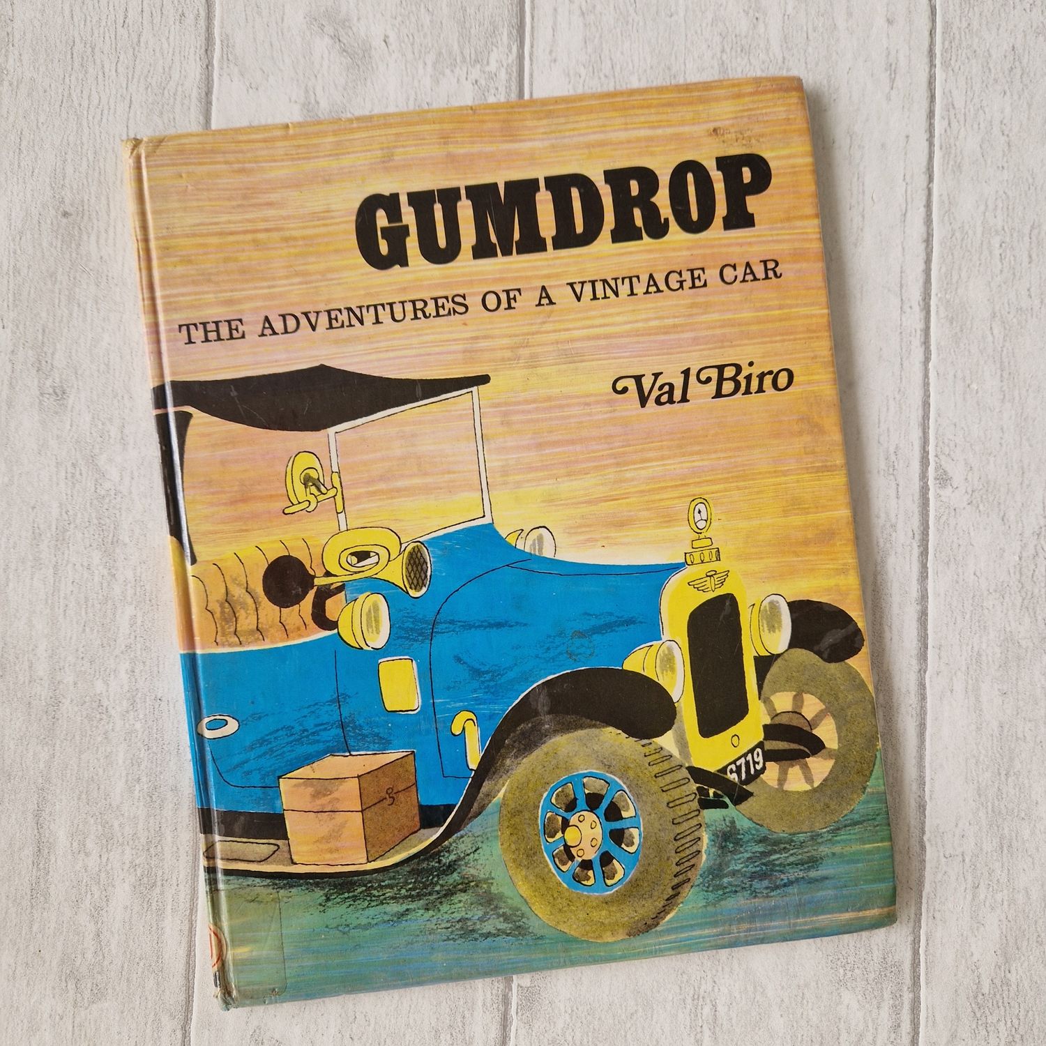 Gumdrop - The Adventures of a Vintage Car by Val Biro 1987