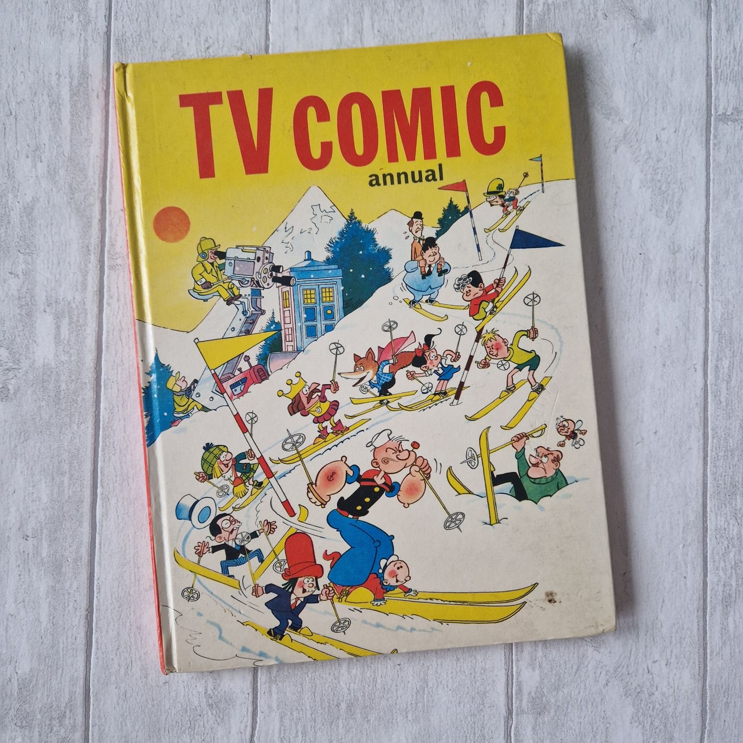 TV Comic Annual  1969- Popeye skiing, Basil Brush, Bugs Bunny, Laurel and Hardy
