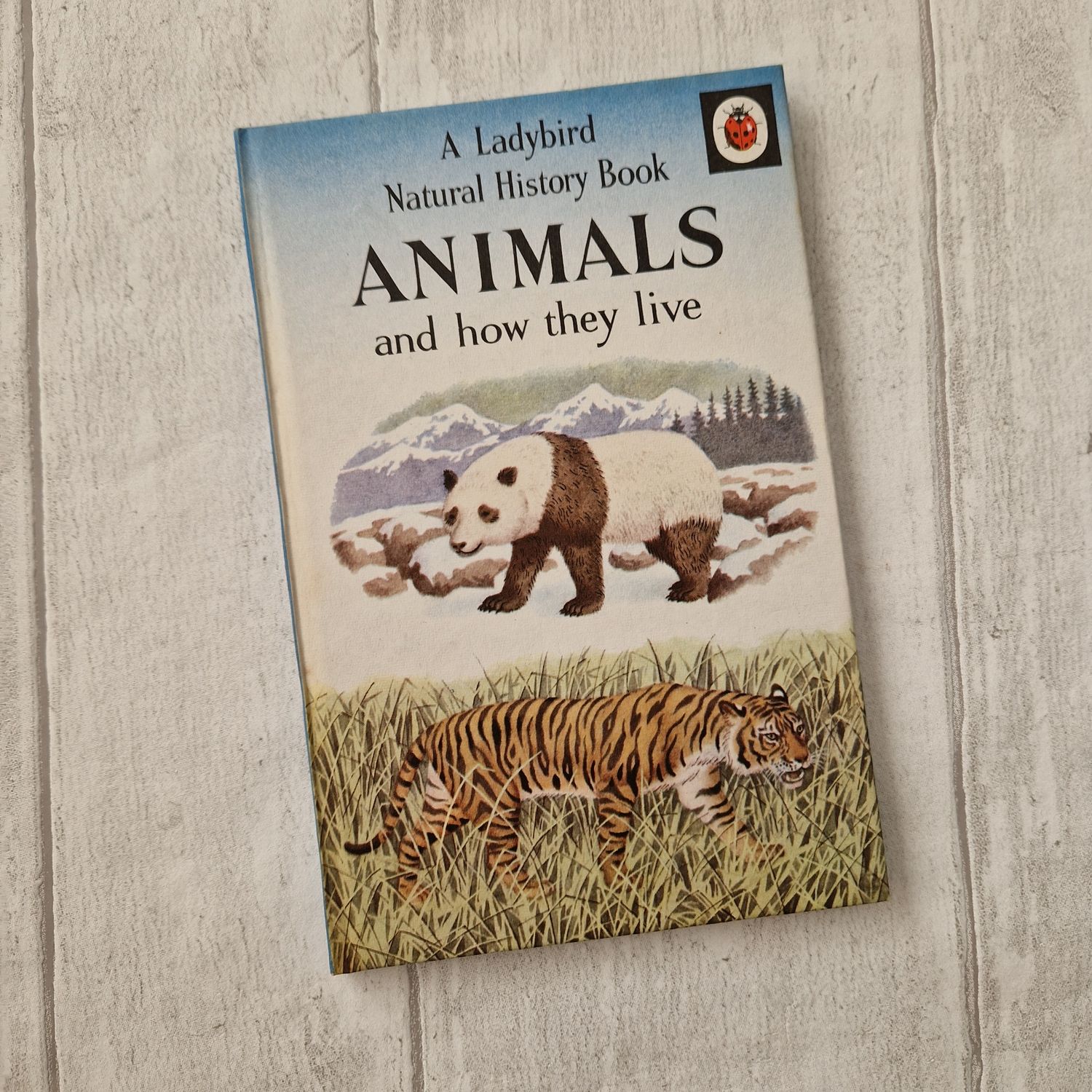 Animals and How They Live Ladybird Book Panda Tiger
