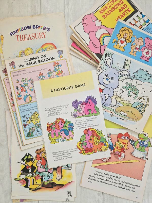 Bundle of approx 280 x 1980s / 90s book paper for crafts / decoupage / Scrapbooking - FREE UK POSTAGE ONLY