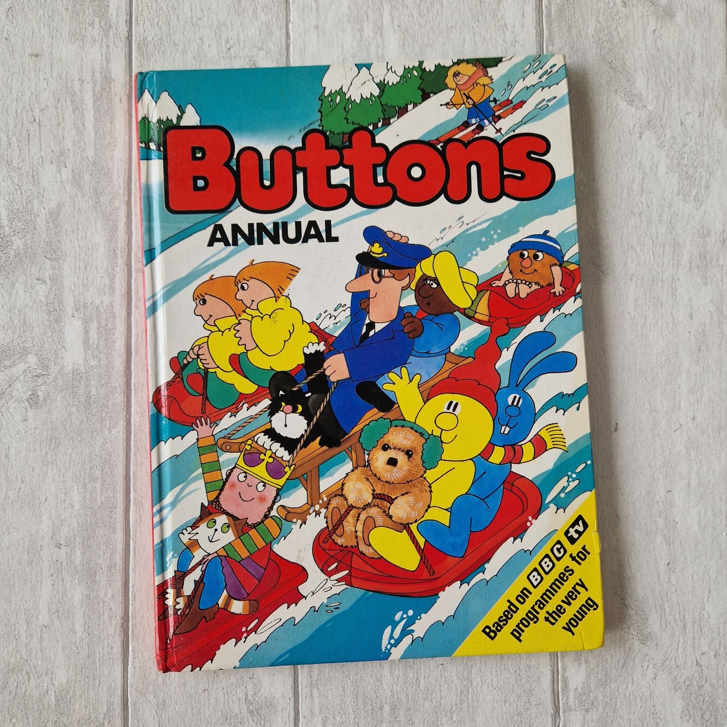 Buttons Annual 1986 - Postman Pat, Pigeon Street, Henry&#39;s Cat, King Rollo, Gran, Bertha, The Flumps, You and Me, Finger Mouse