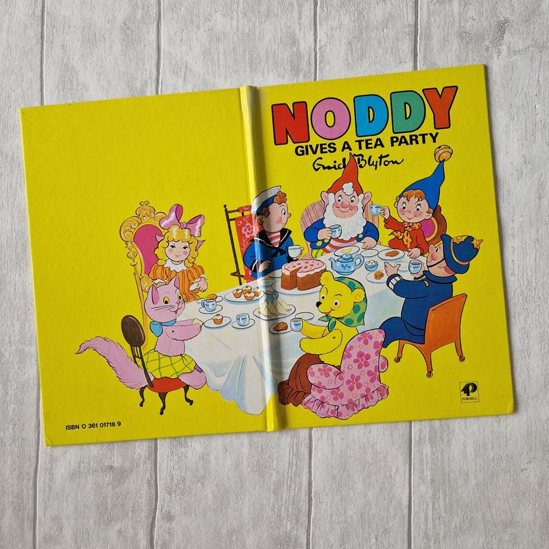 Noddy Gives a Tea Party , Enid Blyton 1971