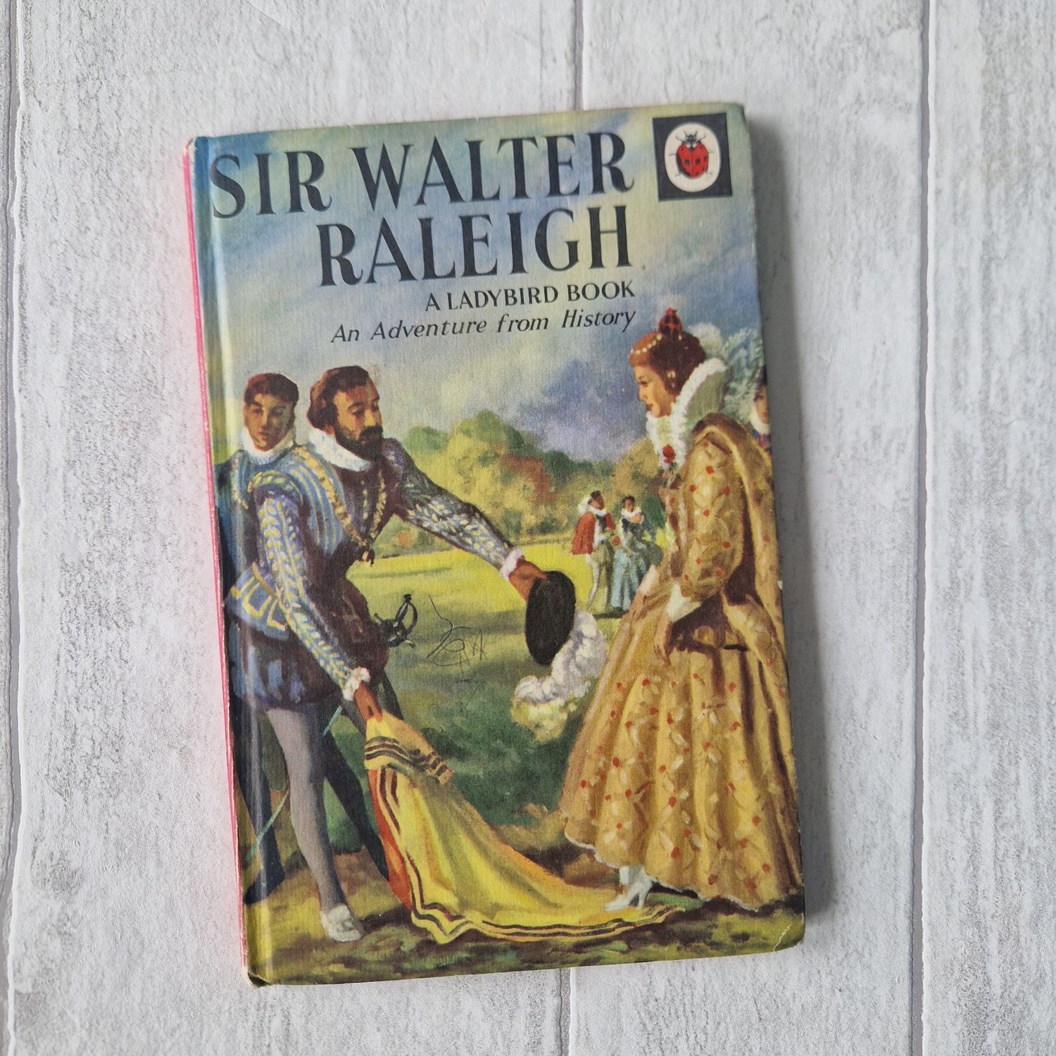 Sir Walter Raleigh /  Queen Elizabeth I Ladybird Book Tudors