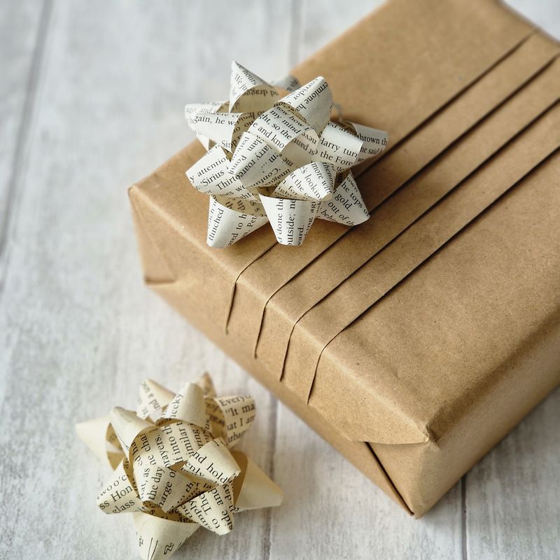Christmas Cards, Gift Wrap and Bows Workshop, Thursday 4th December, 7 - 9pm at Retro from Scratch HQ, Romford