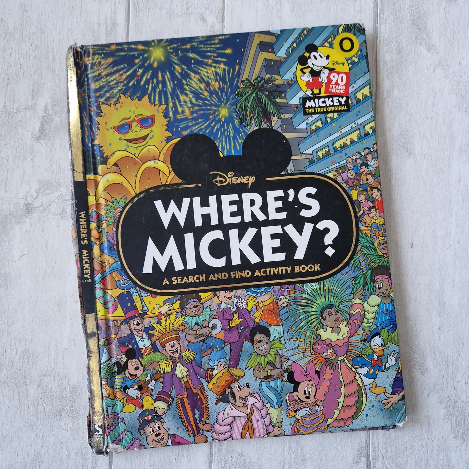 Where's Mickey? 90 anniversary - comes with metal book corners