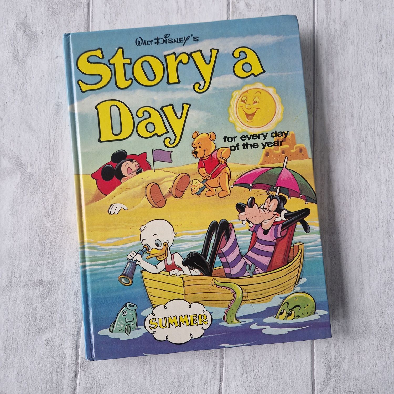 Walt Disney's Story a Day - Summer, Pooh, Goofy, Mickey, Beach