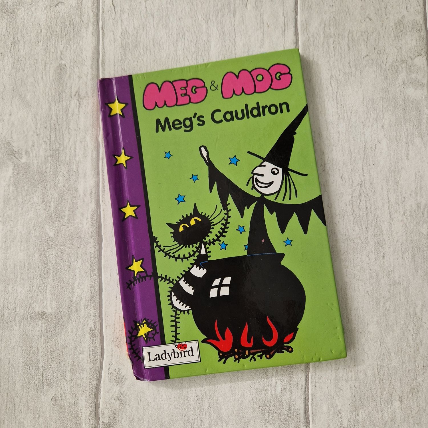 Meg &amp; Mog Meg's Cauldron Ladybird Book