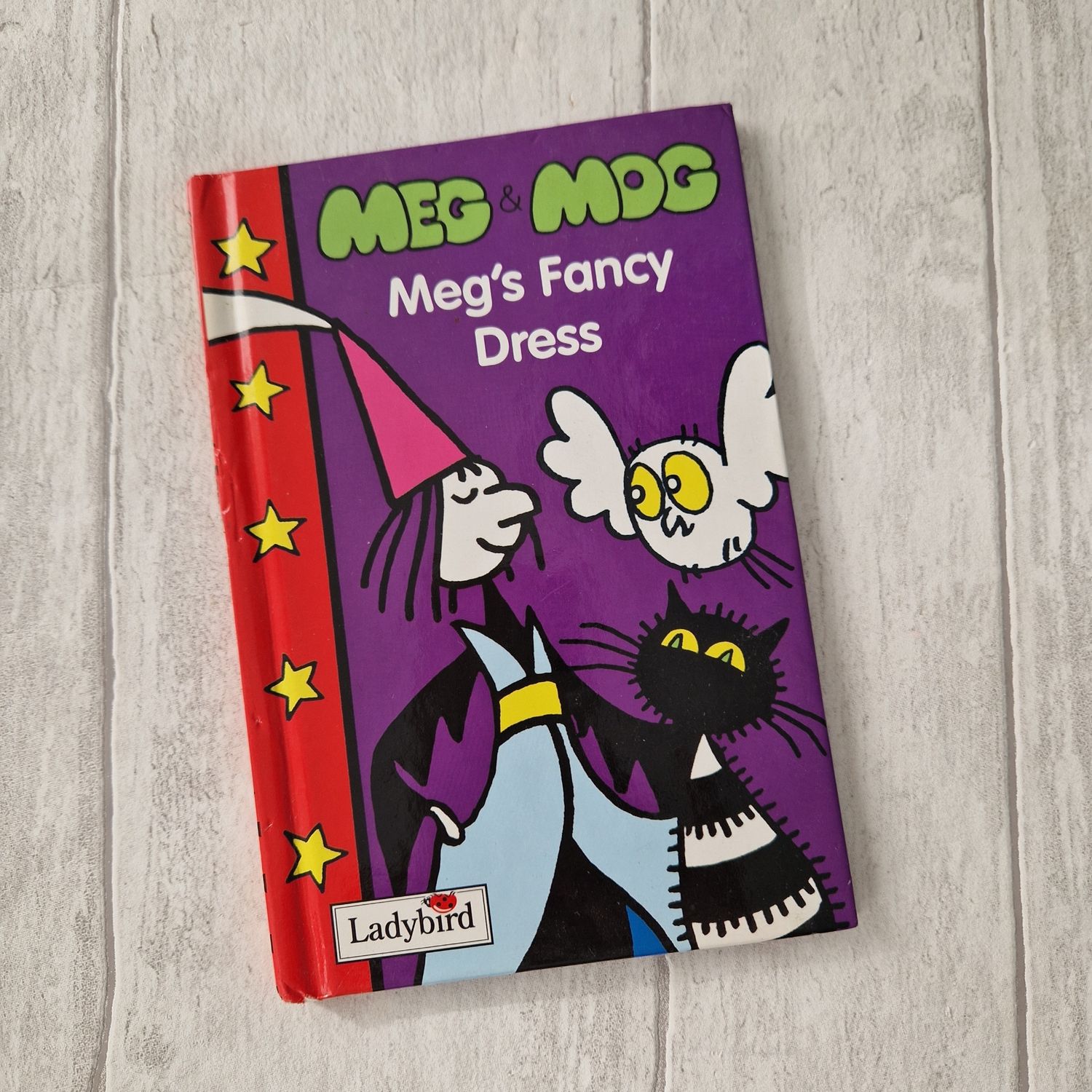 Meg &amp; Mog Meg's Fancy Dress Ladybird Book