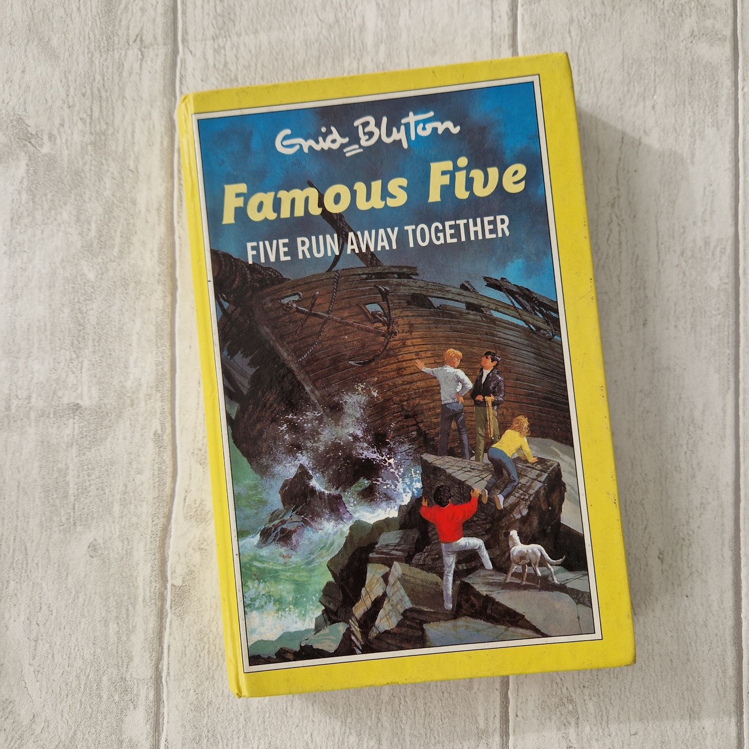 Famous Five - 5 run away together by Enid Blyton