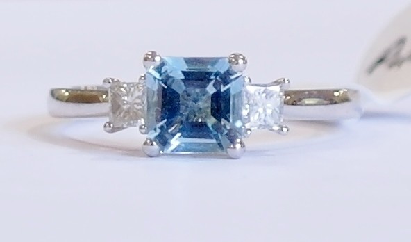 Platinum aquamarine and diamond Ring