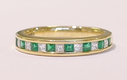 18ct yellow gold emerald and diamond ring