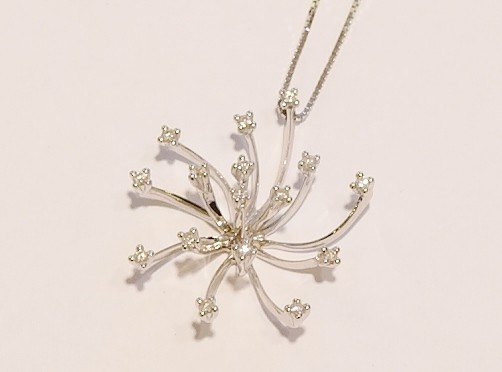 18ct white gold diamond pendant