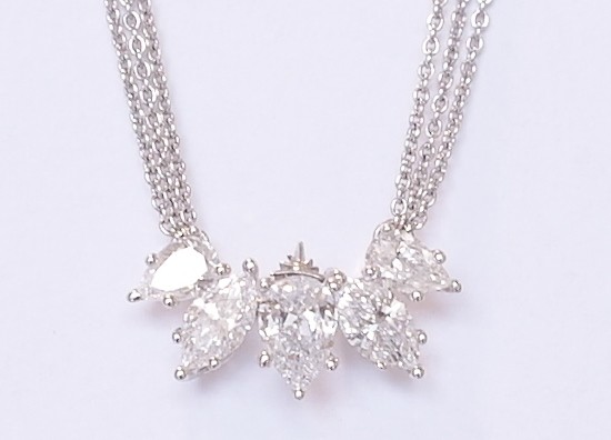 18ct white gold diamond pendant