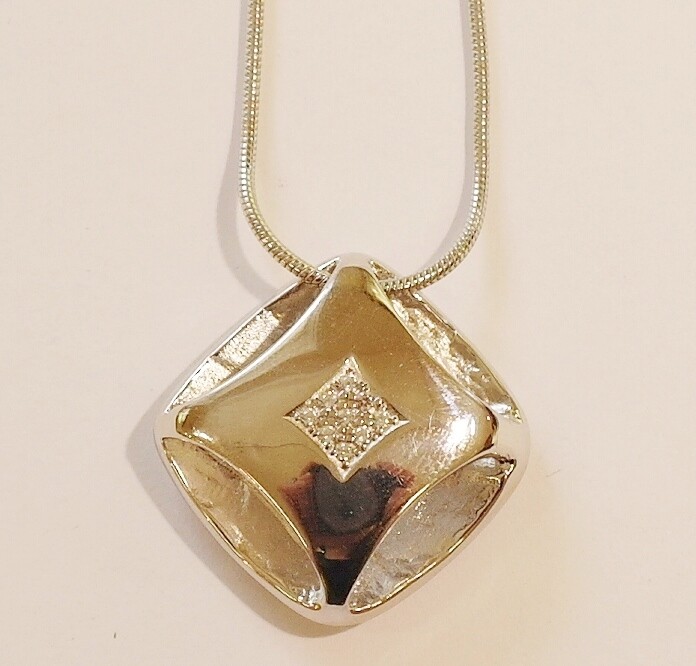 Silver Sueno pendant