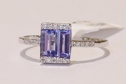 9ct white gold tanzanite and diamond ring