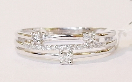 9ct white gold diamond ring