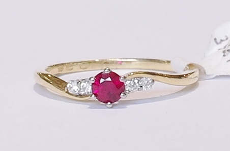 18ct ruby and diamond ring