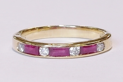 9ct ruby and diamond ring