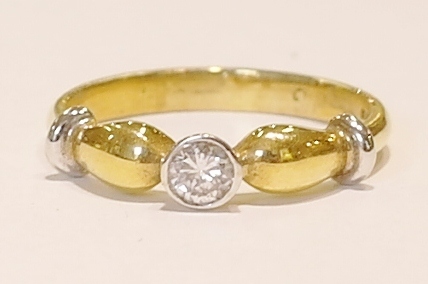 18ct solitaire diamond ring