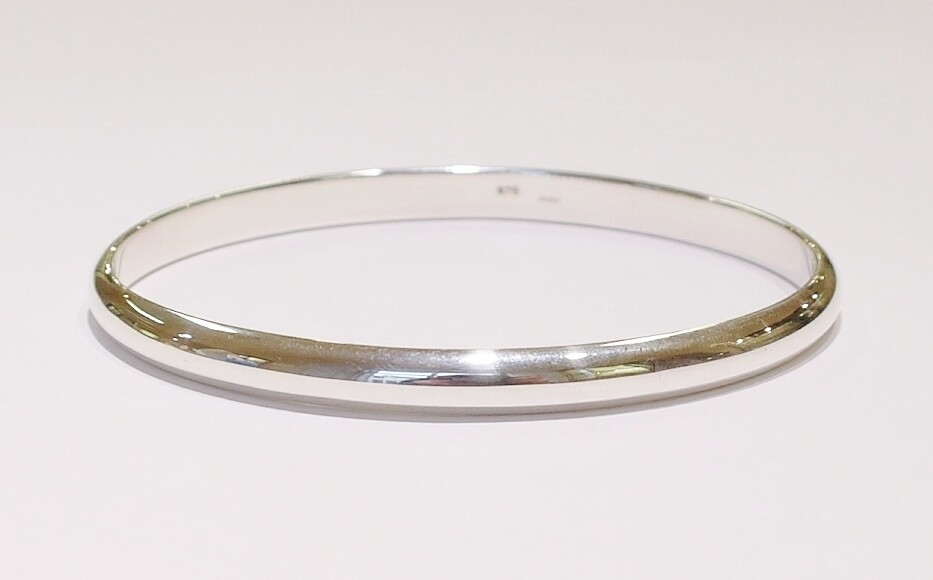 Sterling silver bangle