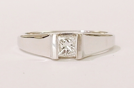 18ct white gold princess cut solitaire ring