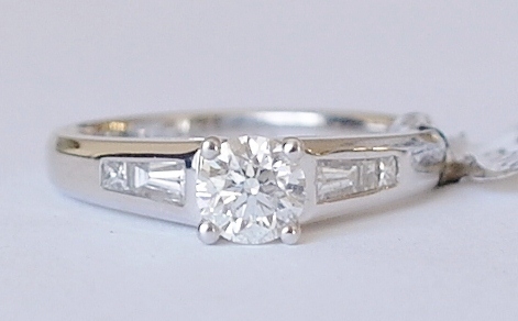 18ct white gold diamond ring