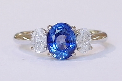 18ct white gold sapphire and diamond ring