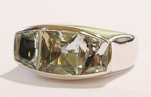 18ct white gold aquamarine ring