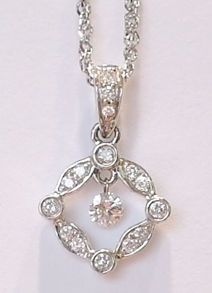 18ct white gold diamond pendant