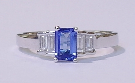 18ct white gold tanzanite and diamond ring