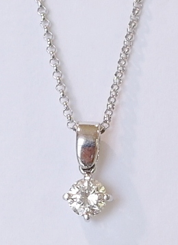 18ct white gold diamond pendant