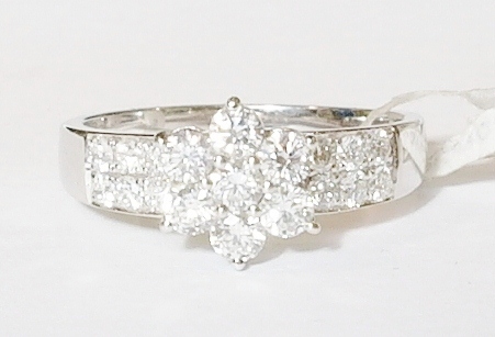 18ct white gold cluster ring