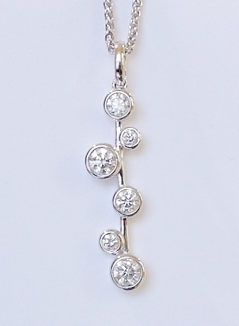 18ct white gold diamond pendant